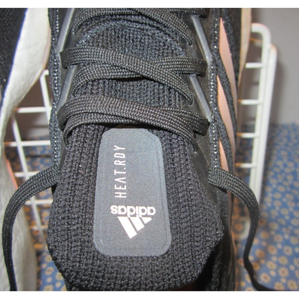 adidas Women's Ultraboost 22 Running Shoe Size 11 - Picture 8 of 12